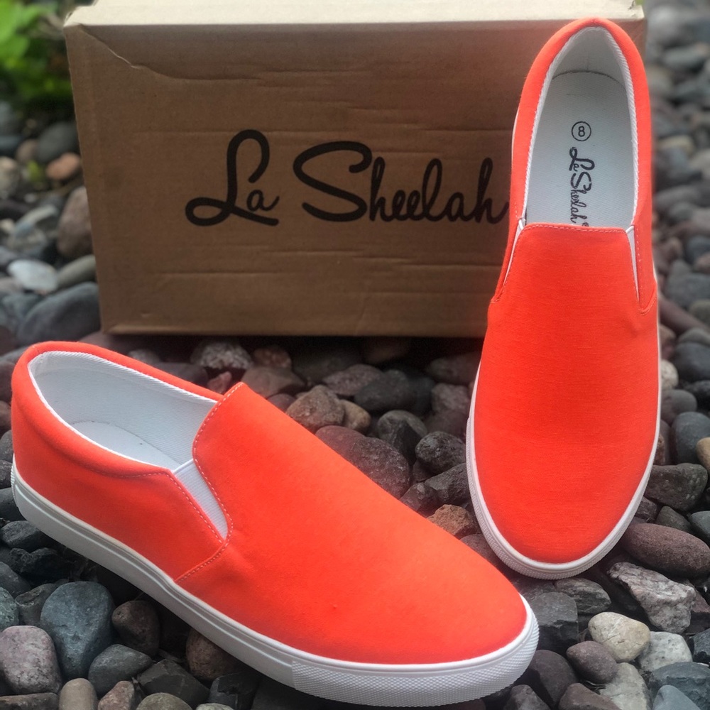 La Sheelah slip ons